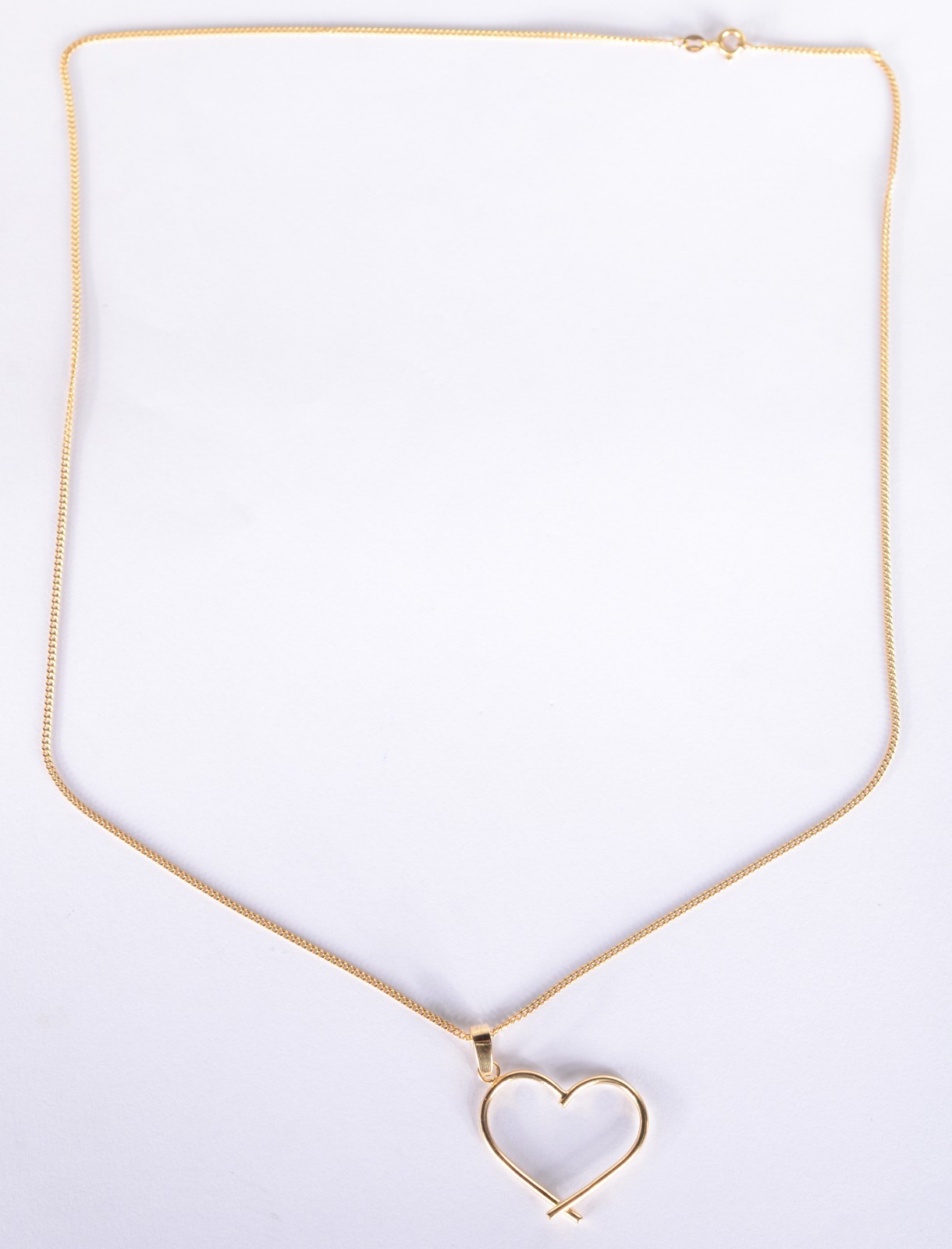 Colar de ouro 18 k., com 5 pendentes feitio coração. (Por motivos de... - foto 2 de 5