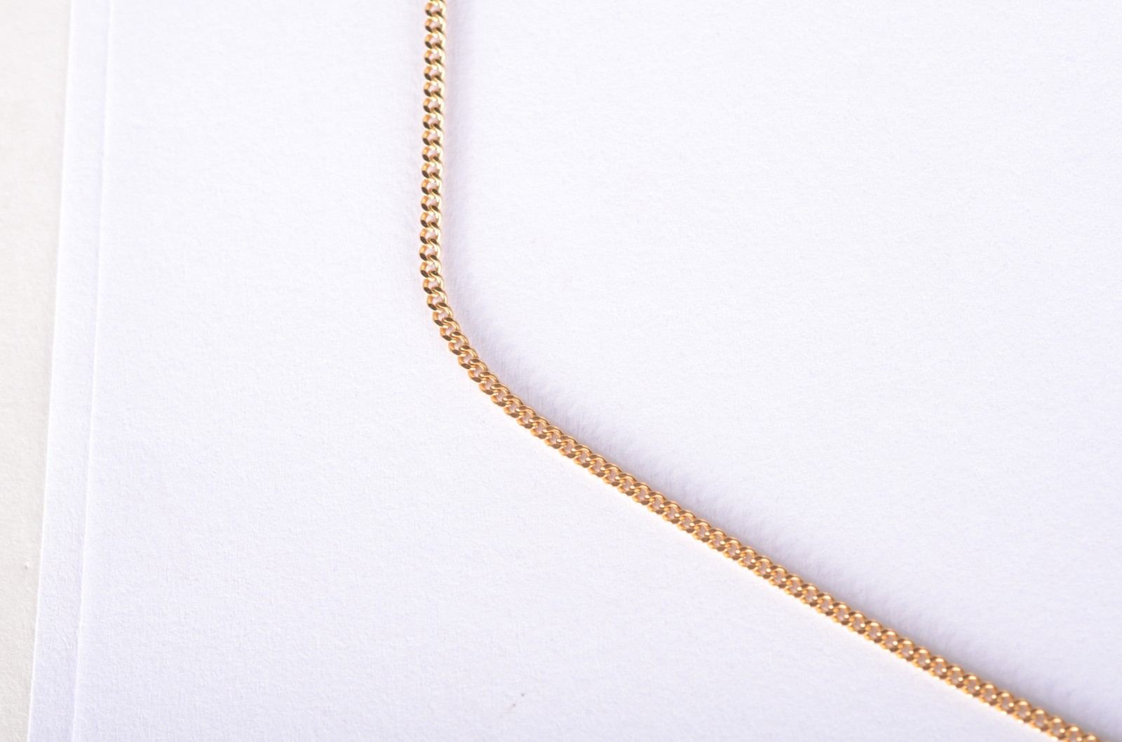 Colar de ouro 18 k., com 5 pendentes feitio coração. (Por motivos de... - foto 3 de 5