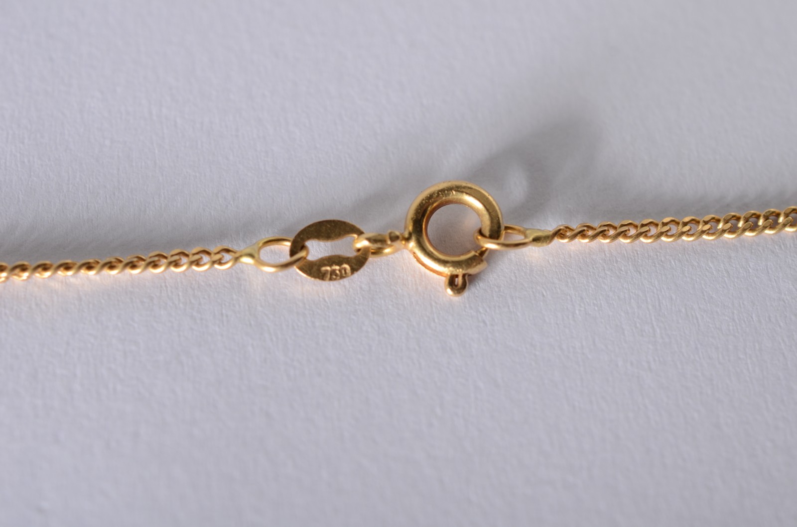 Colar de ouro 18 k., com 5 pendentes feitio coração. (Por motivos de... - foto 4 de 5