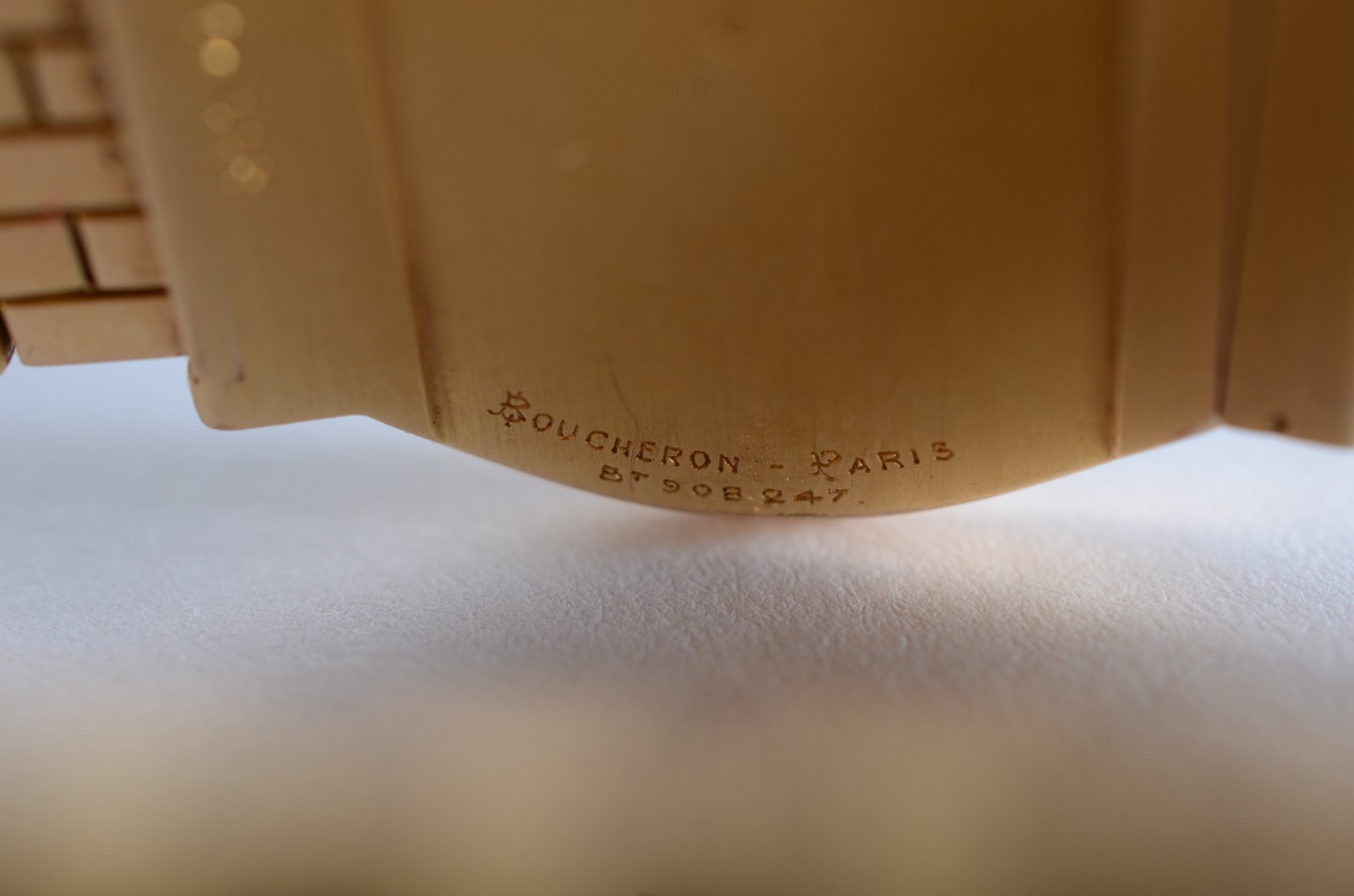 Relógio francês Boucheron feminino de pulso com caixa e pulseira de... - foto 6 de 7