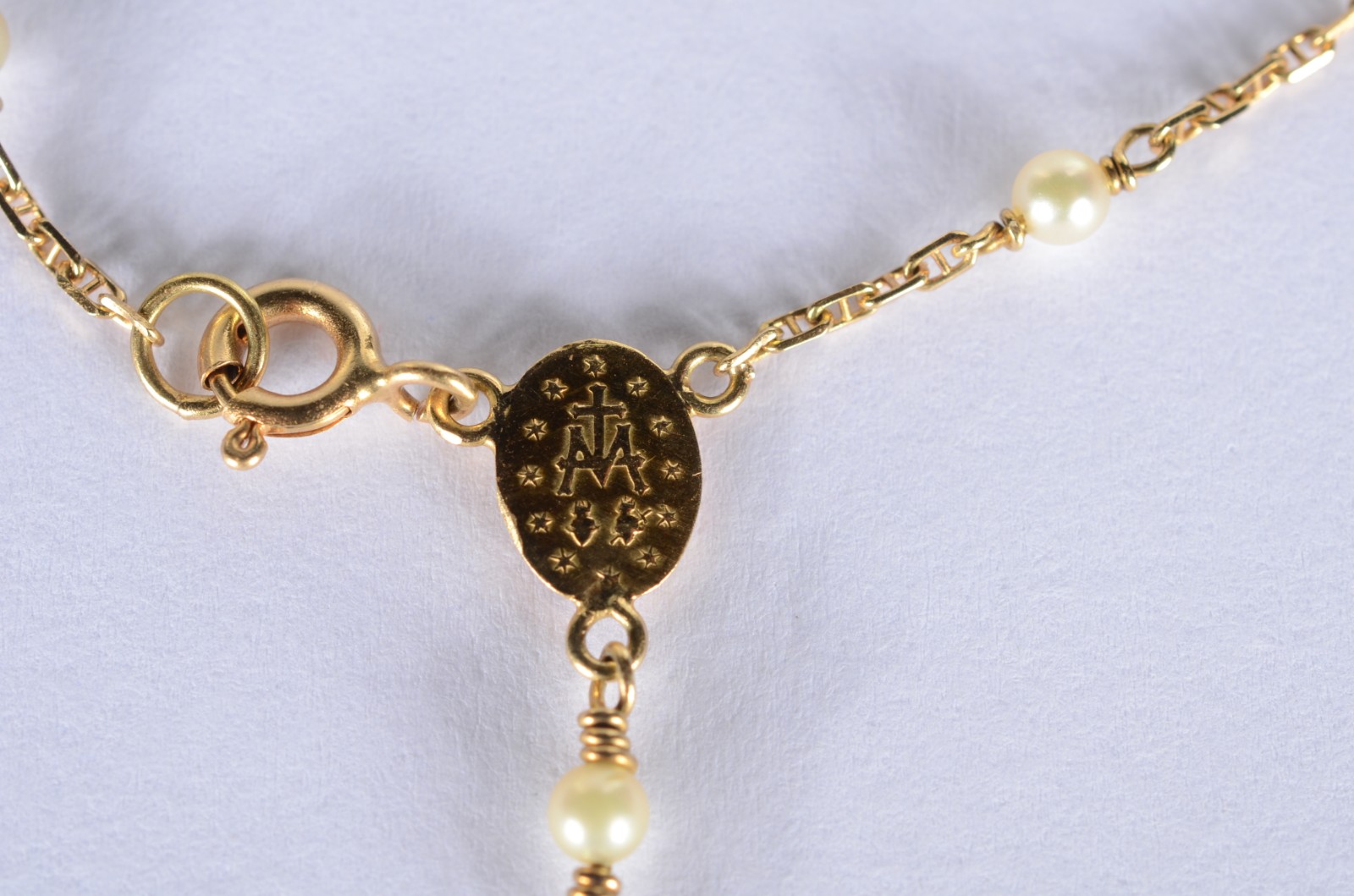 Pulseira de ouro 18 k., contraste 750 mls com perolas e cruz. (Por... - foto 4 de 6