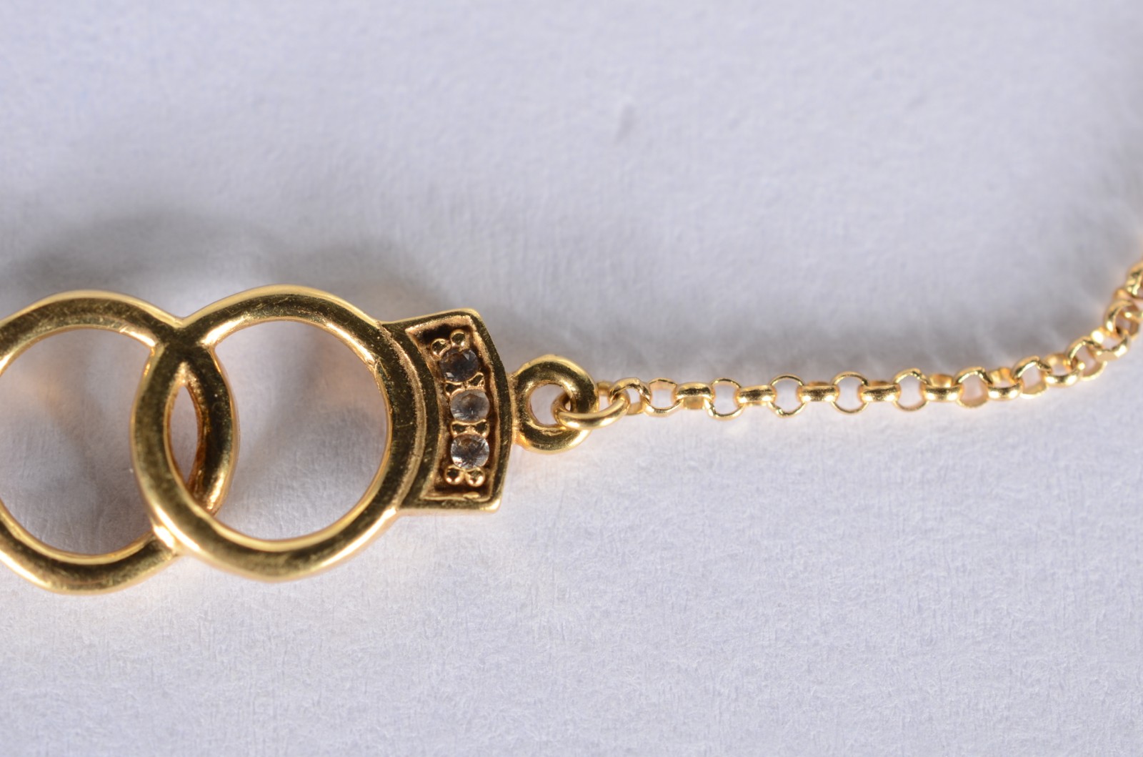 Pulseira de ouro 18 k., feitio "algemas". (Por motivos de segurança a... - foto 4 de 6