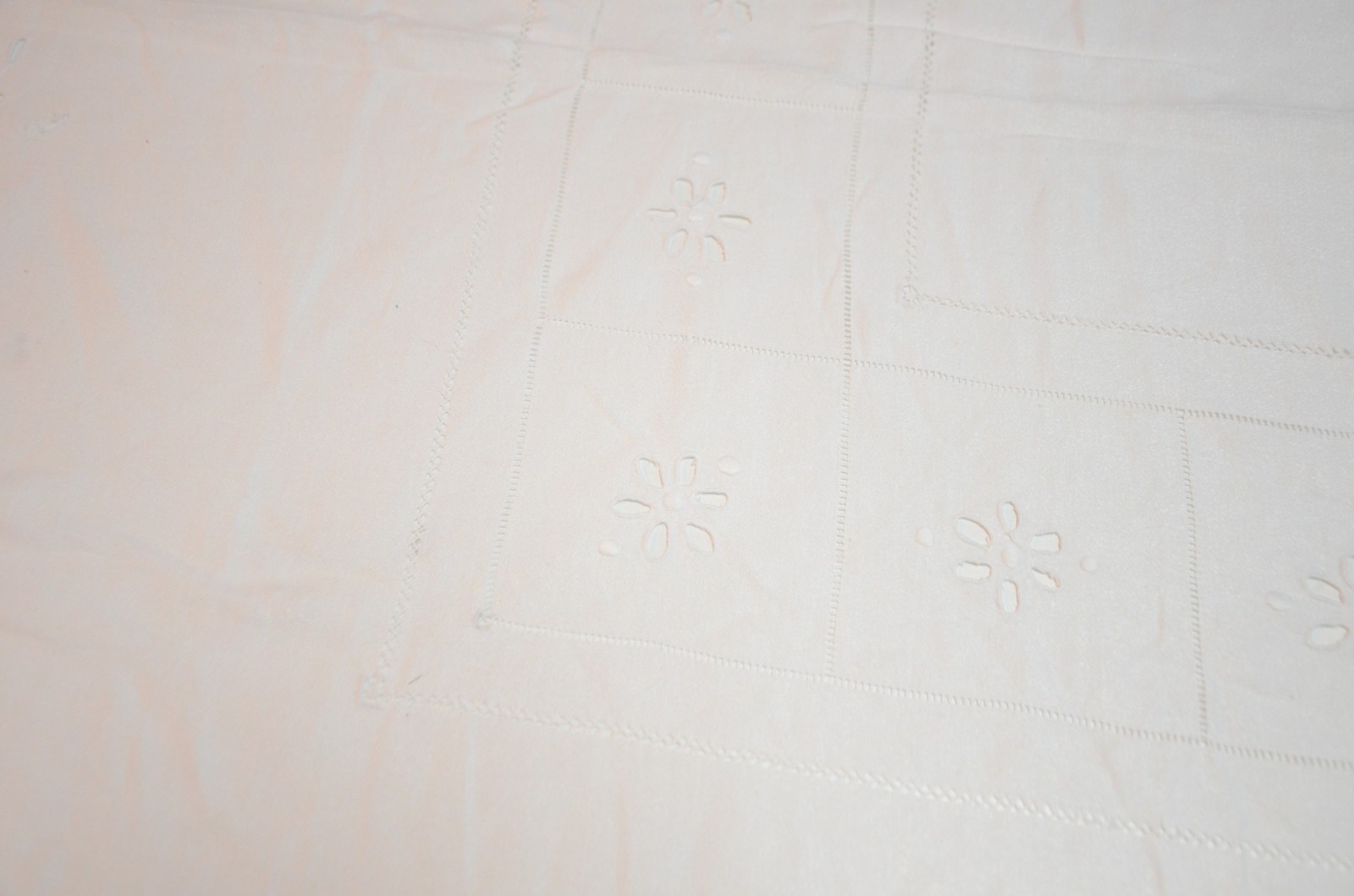 Duas toalhas brancas com bordados. - foto 5 de 5