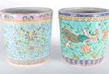 Par de cachepots de porcelana chinesa decorados... - Par de cachepots de porcelana chinesa decorados com pássaros e flores em policromia.