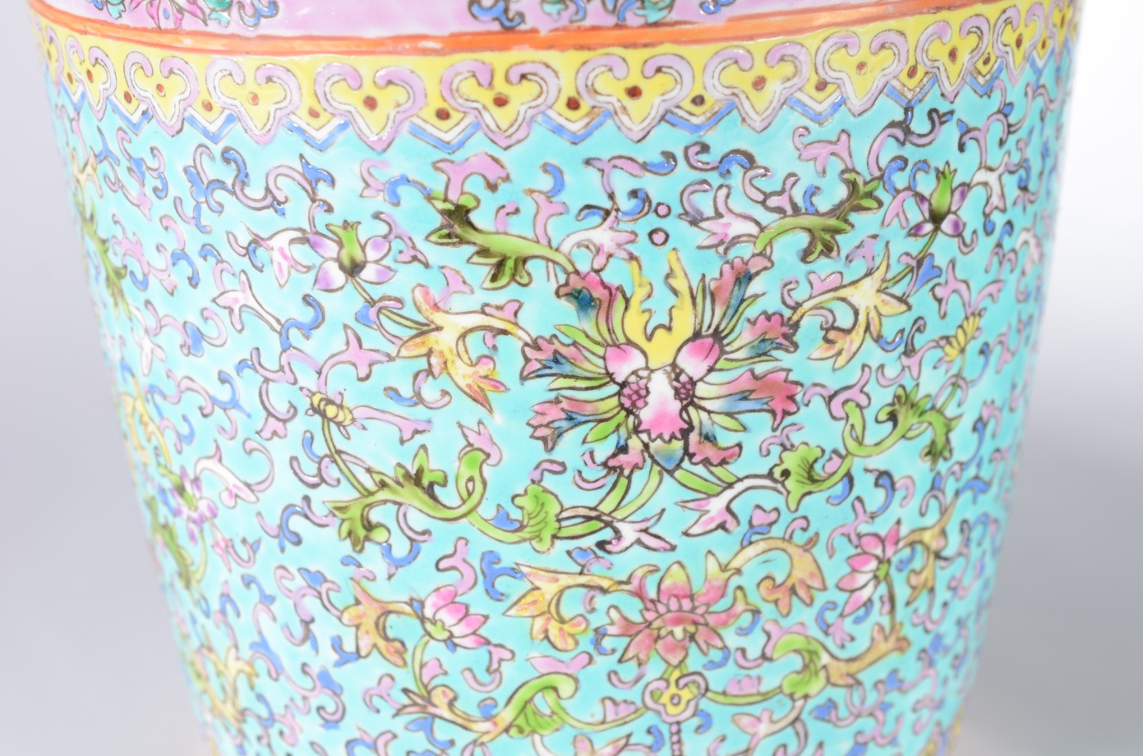 Par de cachepots de porcelana chinesa decorados com pássaros e flores... - foto 2 de 5