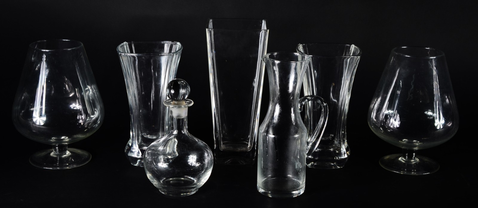 Diversas peças de vidro, sendo: 3 vasos , 2 taças grandes, jarra e... - foto 2 de 6