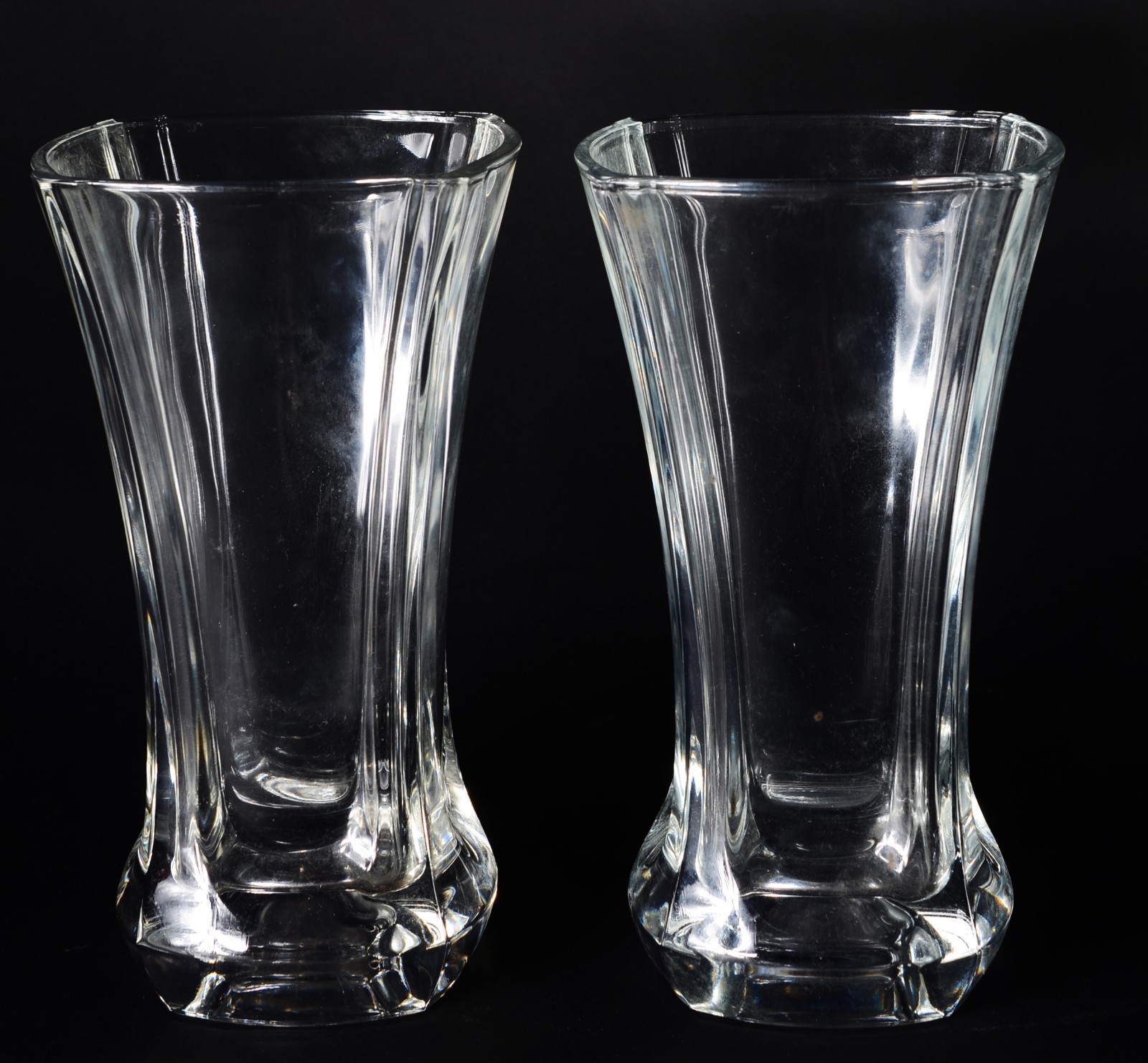 Diversas peças de vidro, sendo: 3 vasos , 2 taças grandes, jarra e... - foto 4 de 6