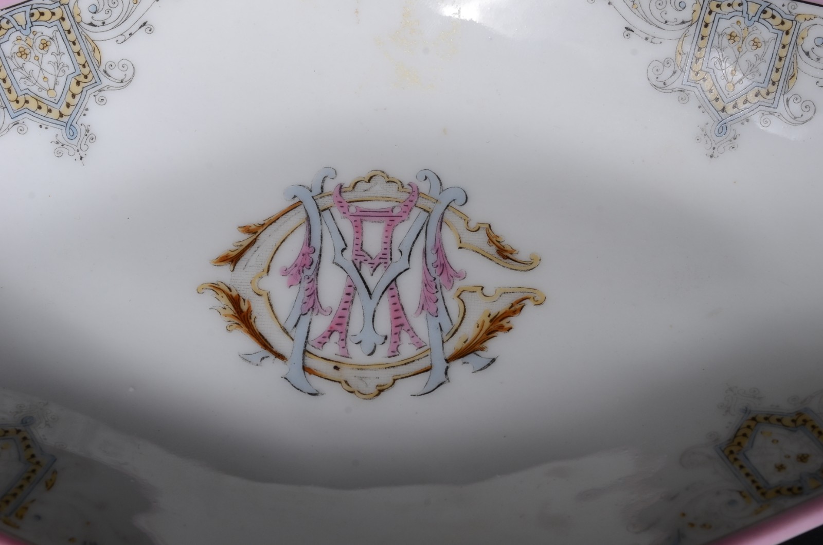 Três peças de porcelana. - foto 6 de 7
