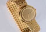 Boucheron,  - Relógio francês Boucheron feminino de pulso com caixa e pulseira de ouro 18 k, modelo 908-247. Mostrador em ouro com numerais de pontos dourados em re
