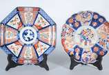 Dois pratos de porcelana japonesa Imari. Dois c... - Dois pratos de porcelana japonesa Imari. Dois com restauro na borda.