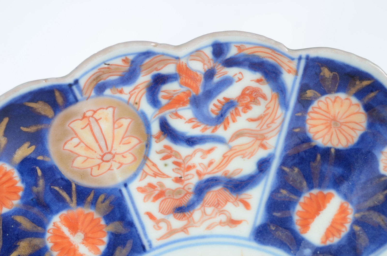 Dois pratos de porcelana japonesa Imari. Dois com restauro na borda. - foto 3 de 11