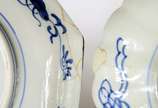Dois pratos de porcelana japonesa Imari. Dois c... - Dois pratos de porcelana japonesa Imari. Dois com restauro na borda.
