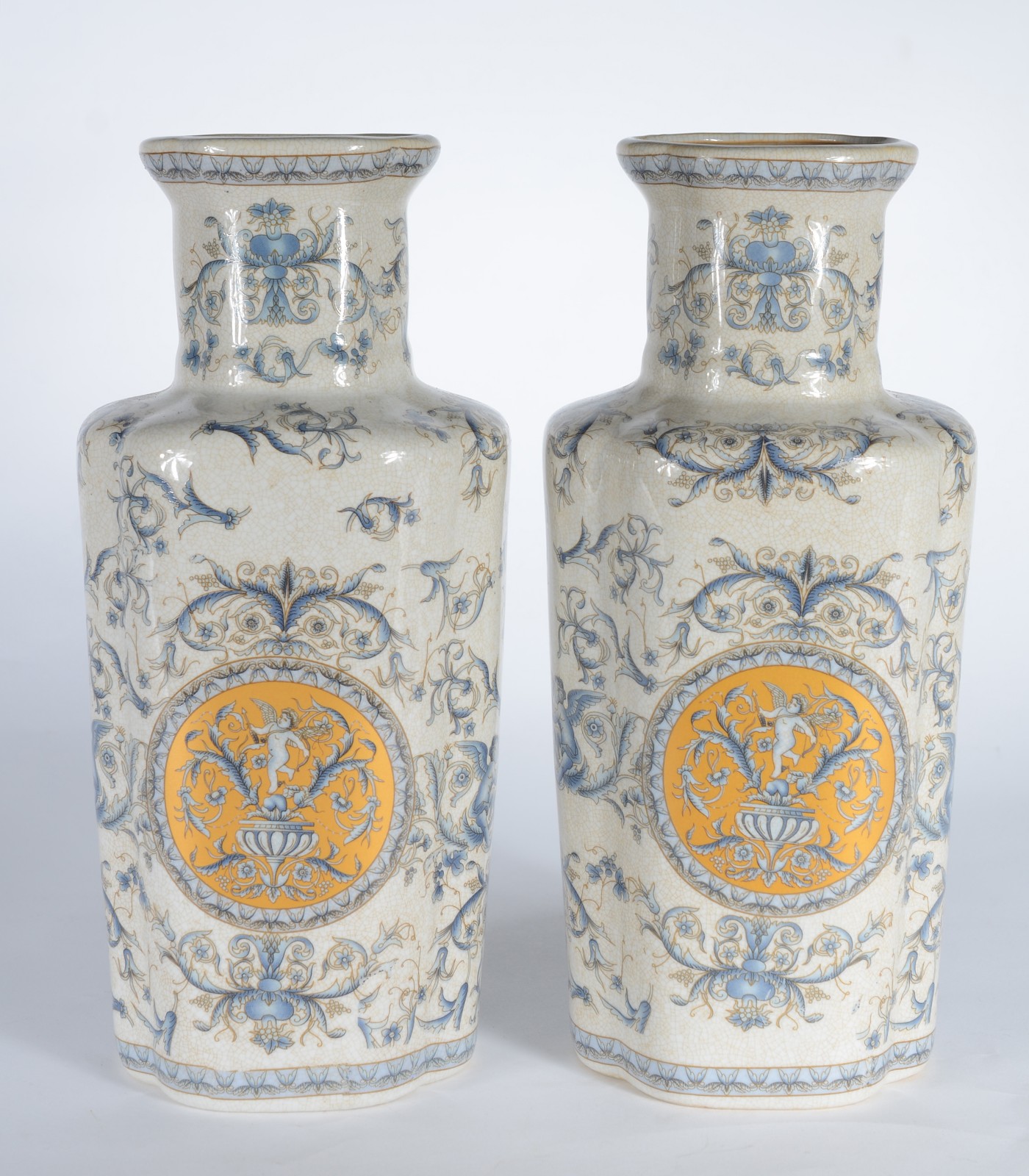 Par de vasos de faiança craquelê decoradas com guirlandas azuis... - foto 1 de 6
