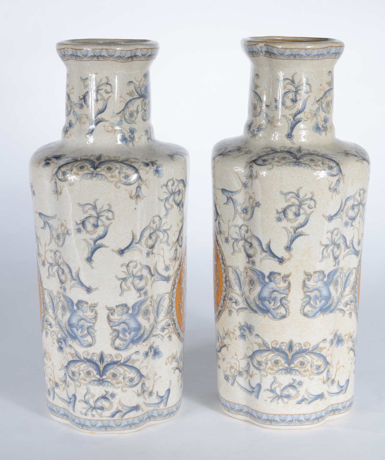 Par de vasos de faiança craquelê decoradas com guirlandas azuis... - foto 5 de 6