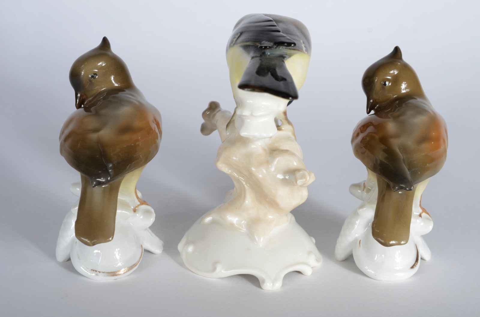 Três pássaros de porcelana alemã policromada. - foto 4 de 9