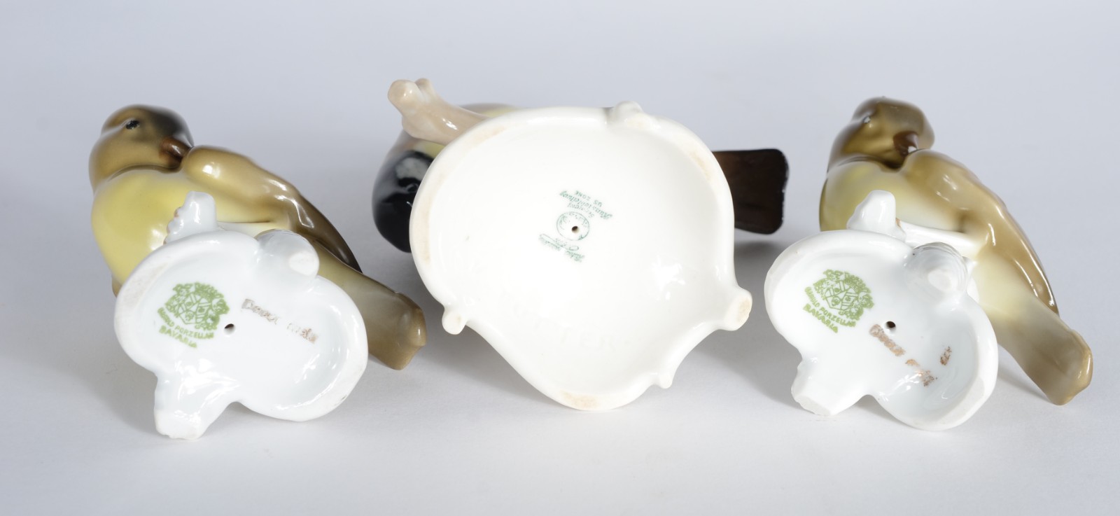 Três pássaros de porcelana alemã policromada. - foto 5 de 9