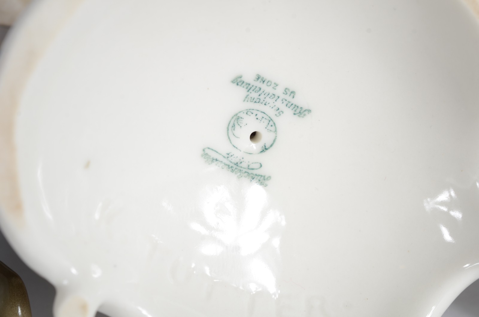 Três pássaros de porcelana alemã policromada. - foto 8 de 9