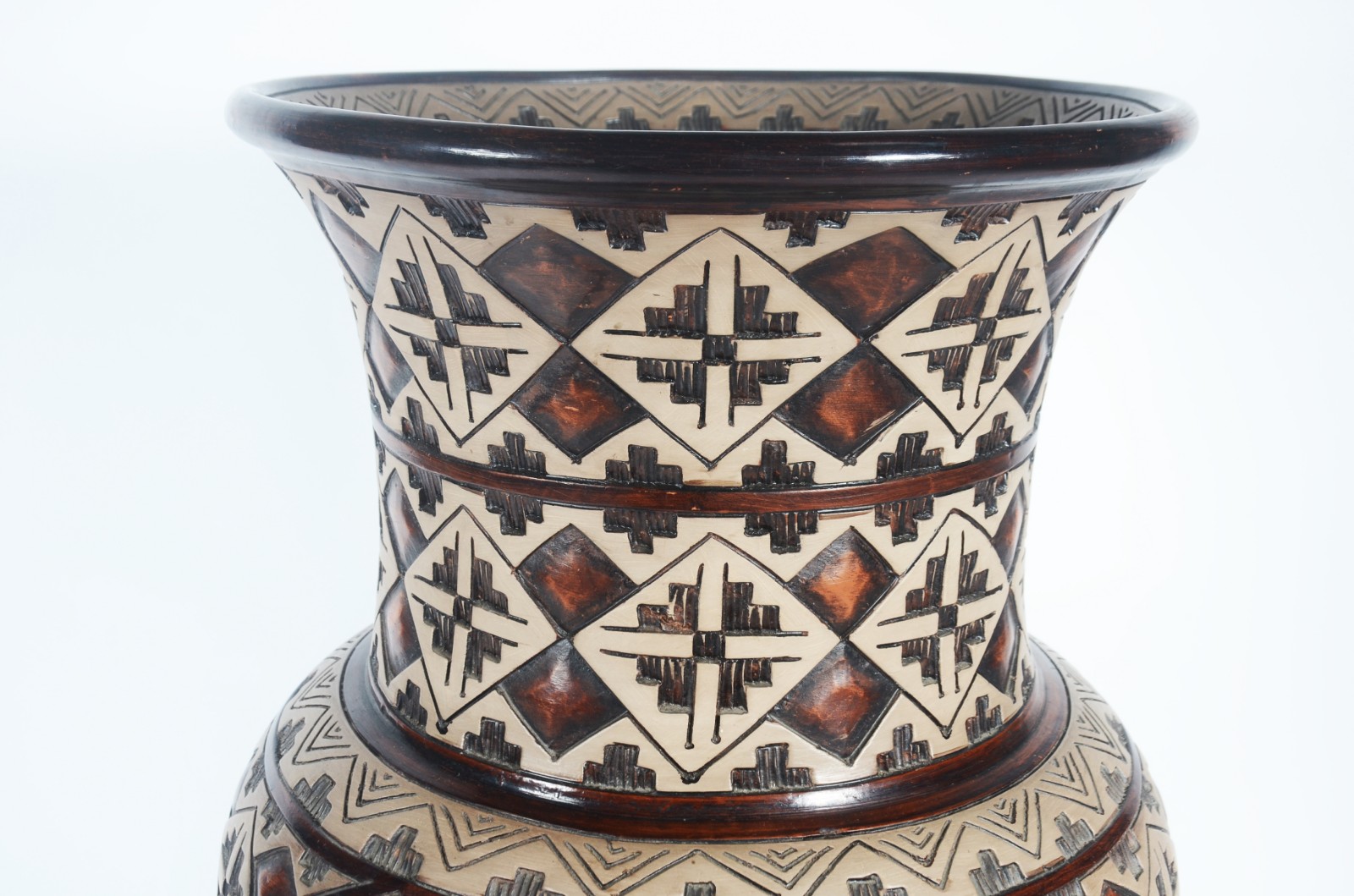 Grande vaso de cerâmica Marajoara. - foto 3 de 6