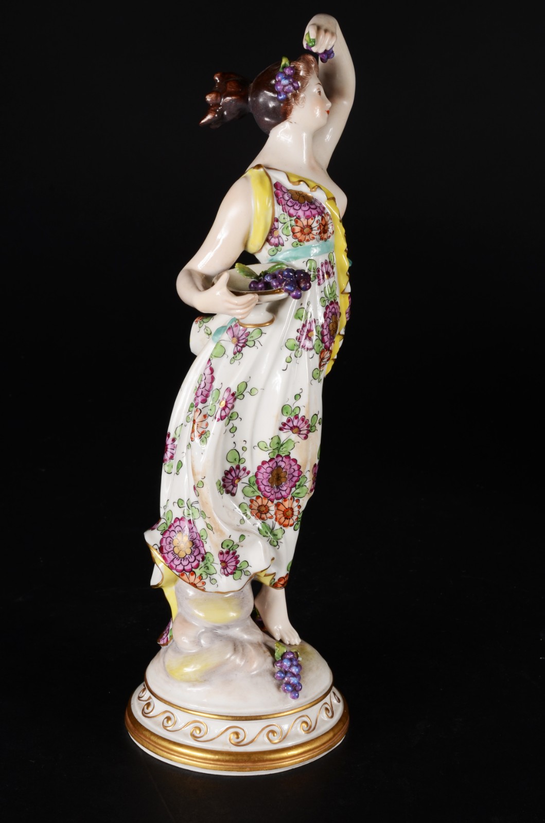 Estatueta de porcelana italiana policromada e realces dourados... - foto 2 de 9
