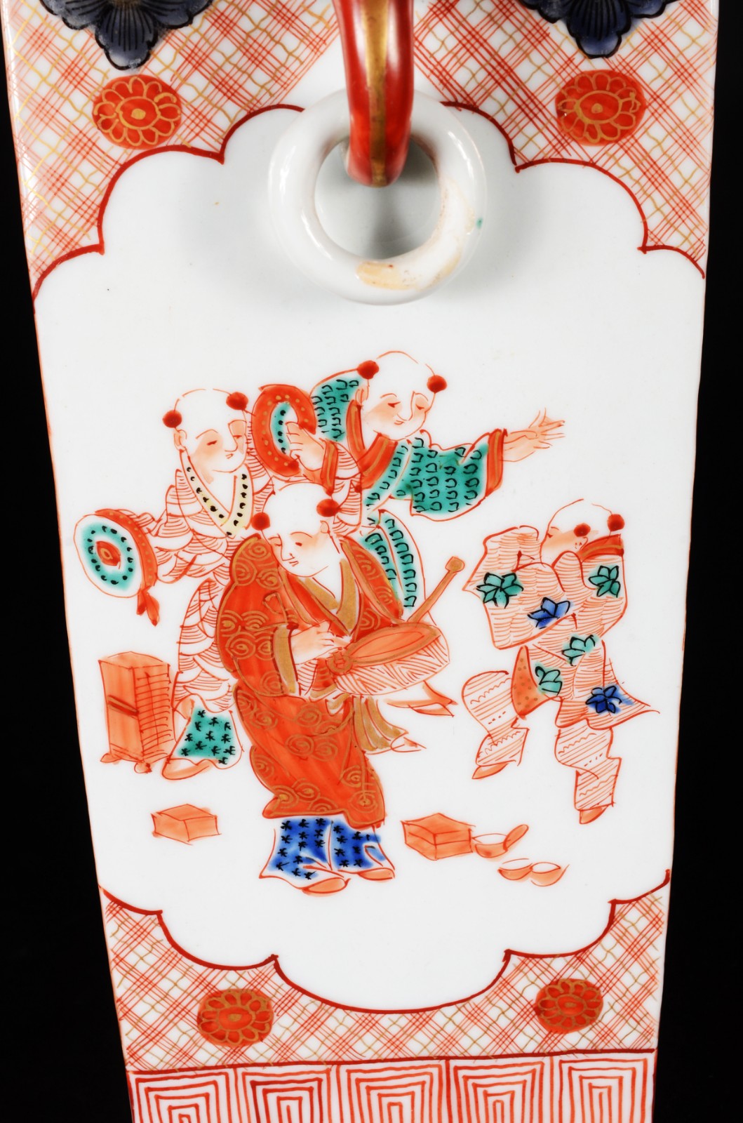 Vaso de porcelana oriental feitio quadrangular, decorado com figuras... - foto 4 de 10