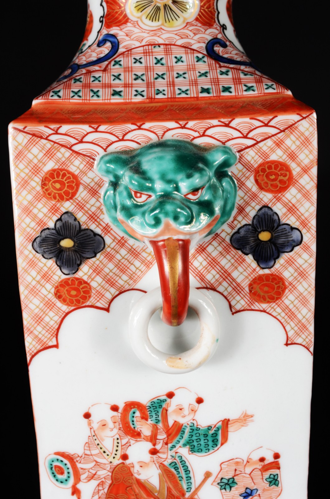 Vaso de porcelana oriental feitio quadrangular, decorado com figuras... - foto 7 de 10