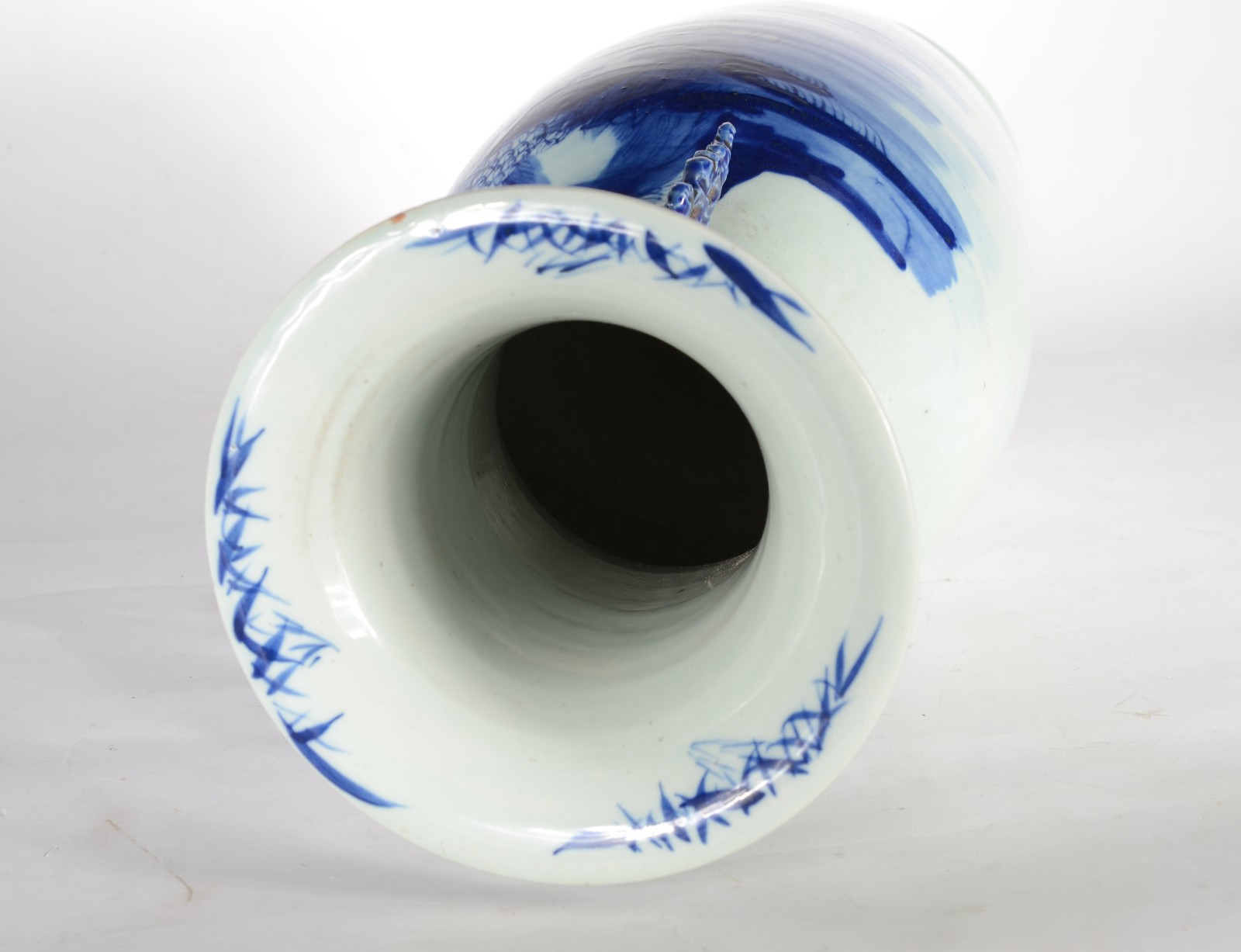 Grande vaso de porcelana chinesa, decorado com paisagem em tons de... - foto 8 de 9