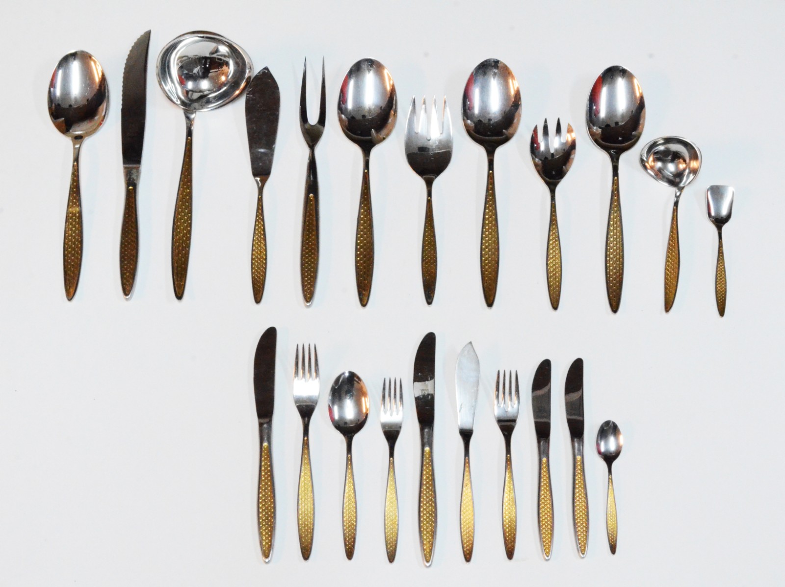 Faqueiro Herculex de inox, composto de: 12 colheres, 24 garfos, 12... - foto 1 de 5