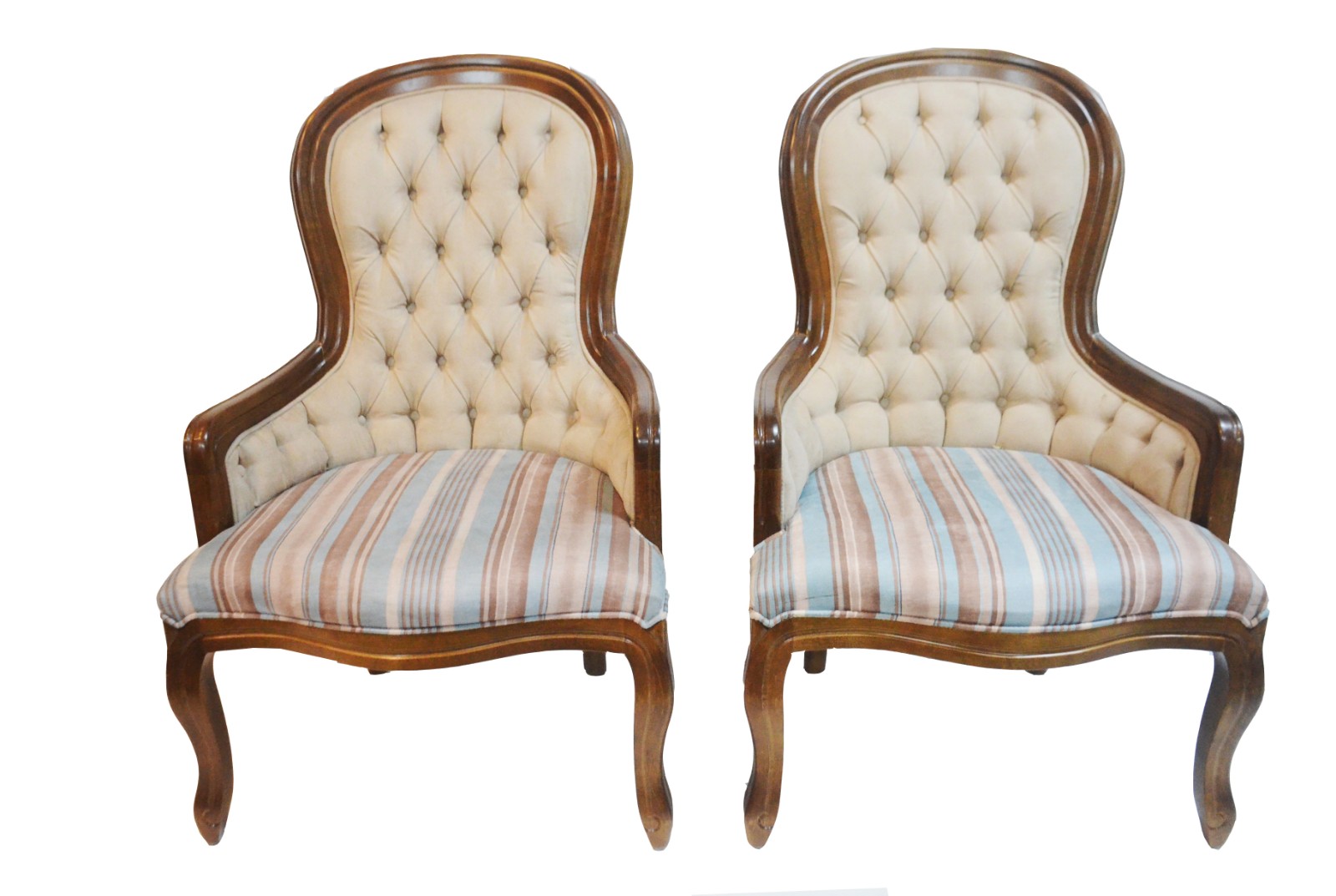 Conjunto de sofá e par de poltronas de madeira nobre, encostos e... - foto 6 de 7