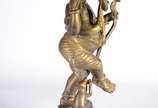 Ganesha com mangusto - Escultura de bronze dourado representando o Deus Ganesha. É representado por um elefante, onde a cabeça simboliza a felicidade, as orelhas abertas são