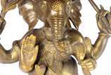 Ganesha com mangusto - Escultura de bronze dourado representando o Deus Ganesha. É representado por um elefante, onde a cabeça simboliza a felicidade, as orelhas abertas são