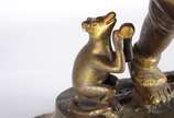 Ganesha com mangusto - Escultura de bronze dourado representando o Deus Ganesha. É representado por um elefante, onde a cabeça simboliza a felicidade, as orelhas abertas são