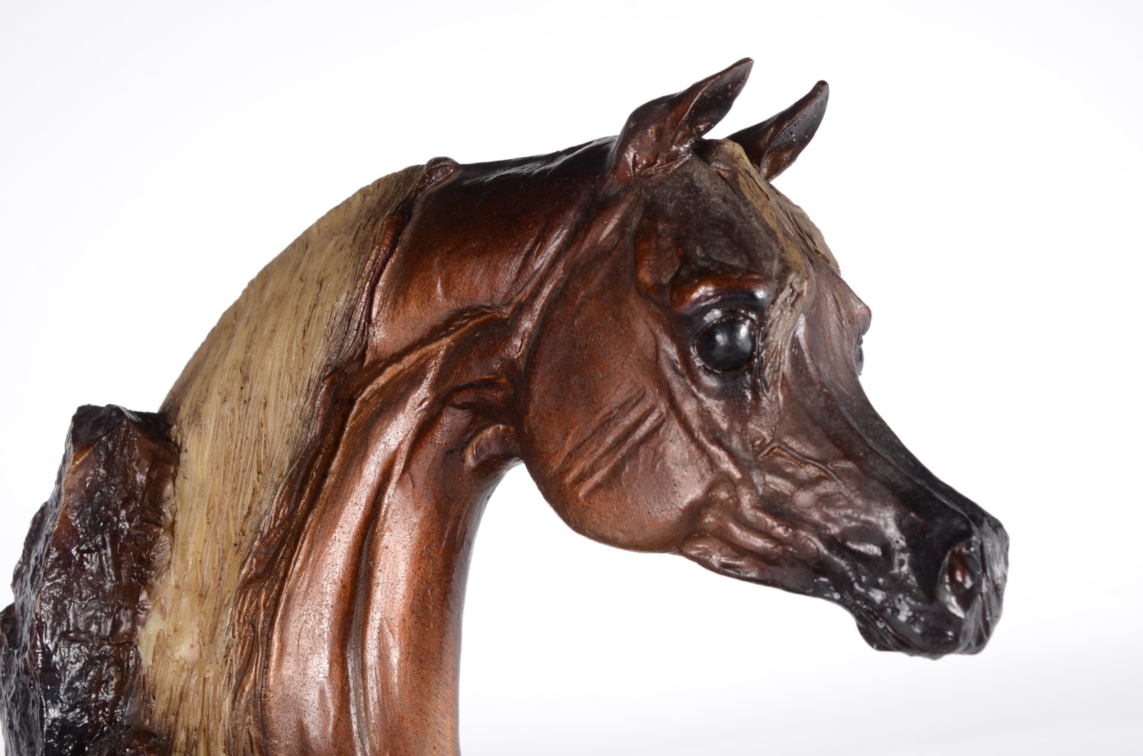 Escultura de resina representando cavalo. - foto 3 de 8