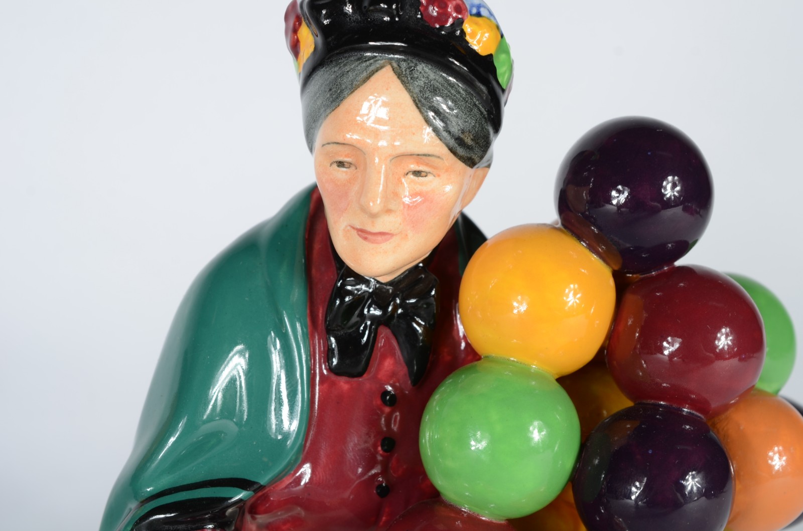 Royal Doulton (1815), "The balloon man" e "The old balloon seller" - foto 4 de 8