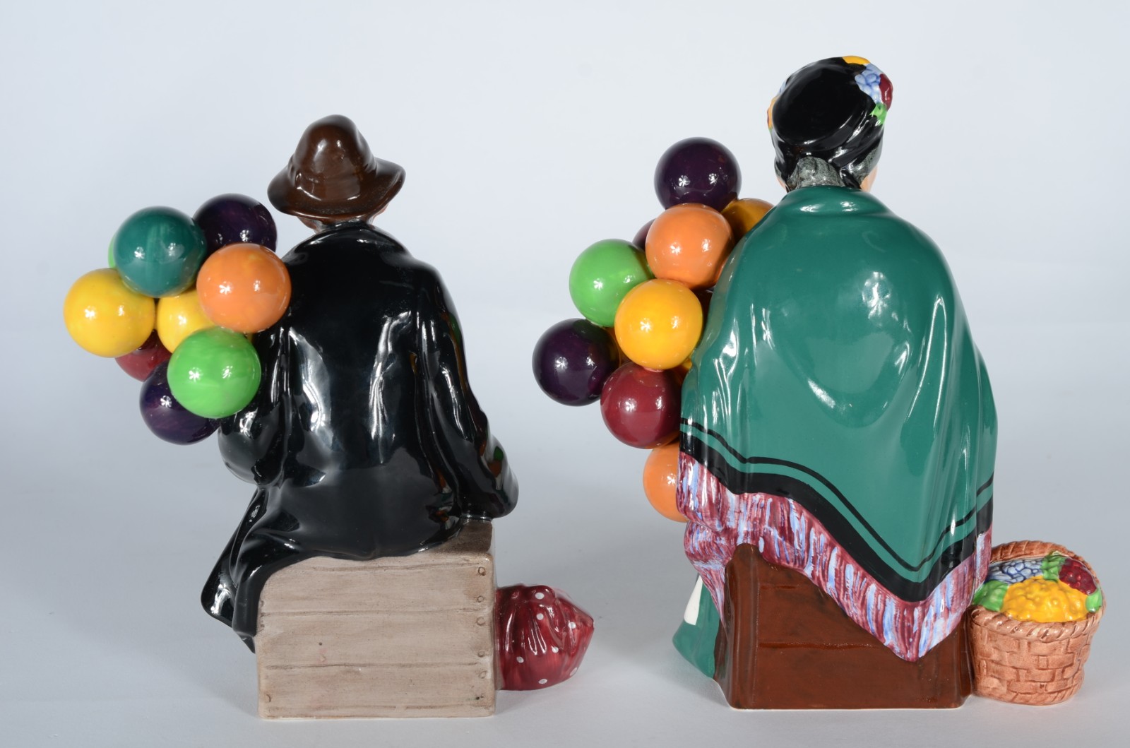 Royal Doulton (1815), "The balloon man" e "The old balloon seller" - foto 5 de 8