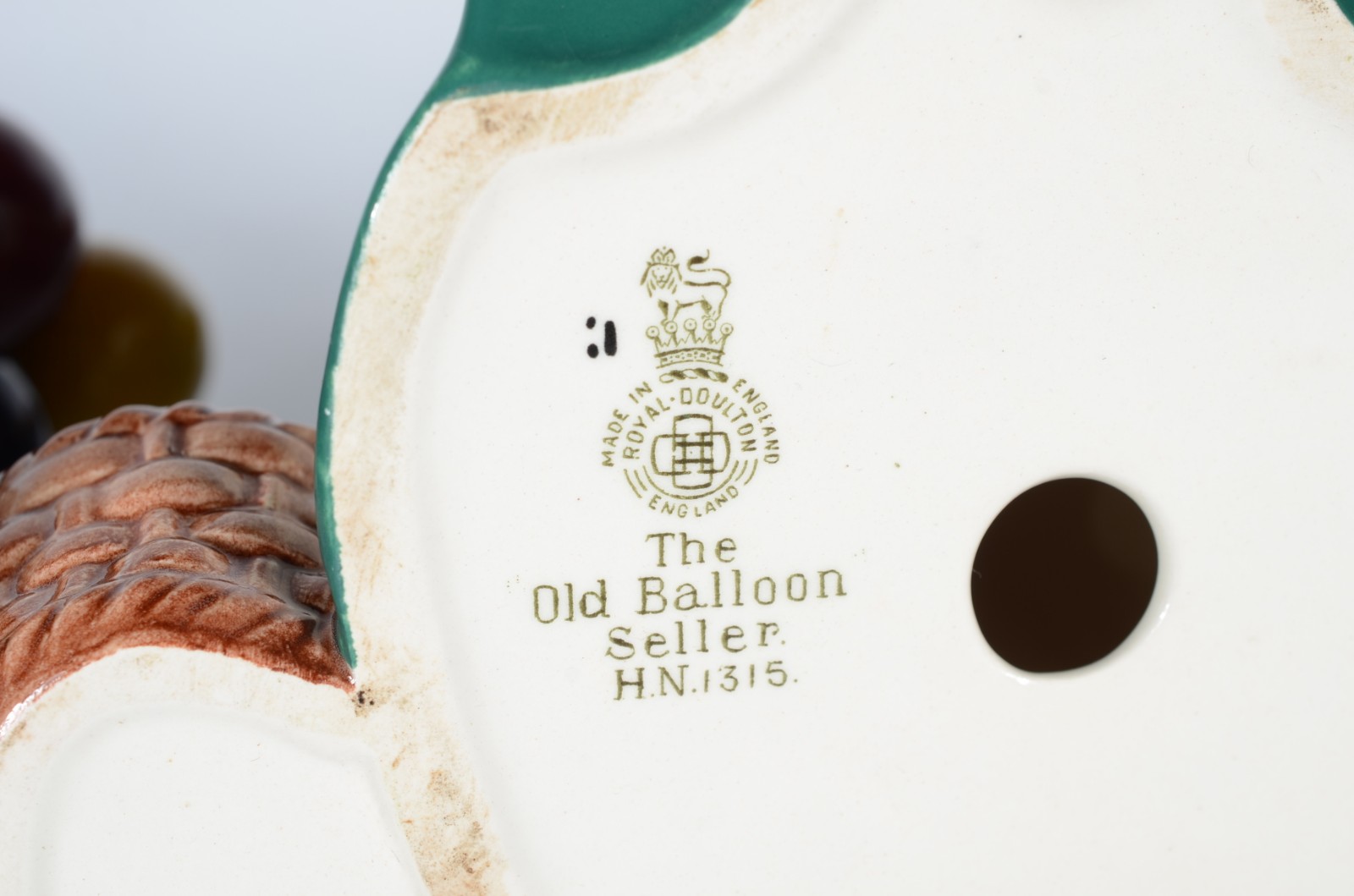 Royal Doulton (1815), "The balloon man" e "The old balloon seller" - foto 8 de 8