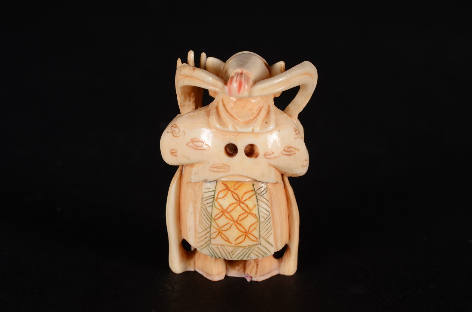 Netsuke de marfim representando guerreiro, assinado. - foto 2 de 4