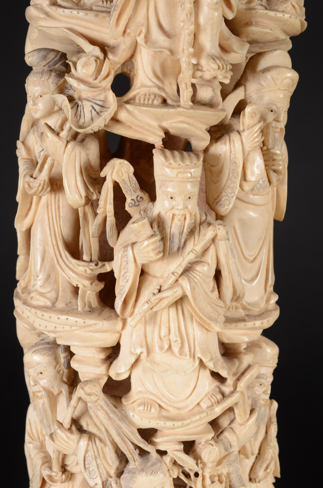 Excepcional grupo escultórico de marfim oriental, ricamente esculpido... - foto 6 de 11