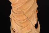 Nossa Senhora da Conceição, escultura indo-port... - Nossa Senhora da Conceição, escultura indo-portuguesa, do séc. XVIII, em marfim. Nossa Senhora, de mãos postas em oração, está representada de p...