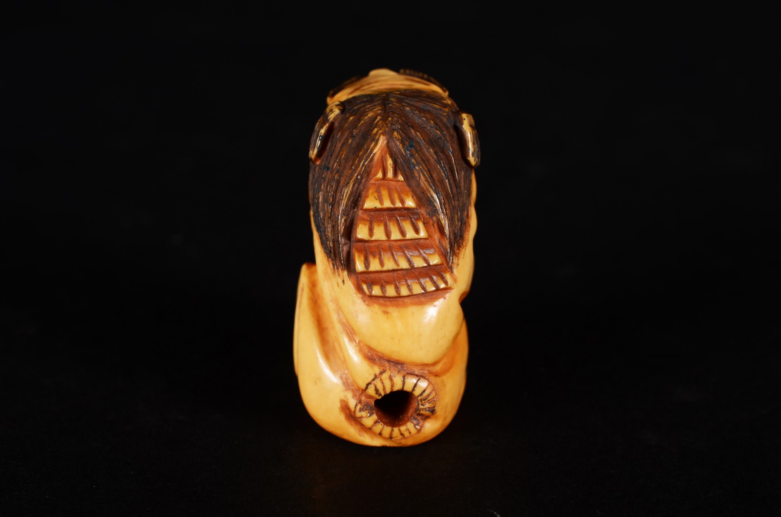 Netsuke de marfim oriental representando Cão de Fó. Assinado. - foto 3 de 6