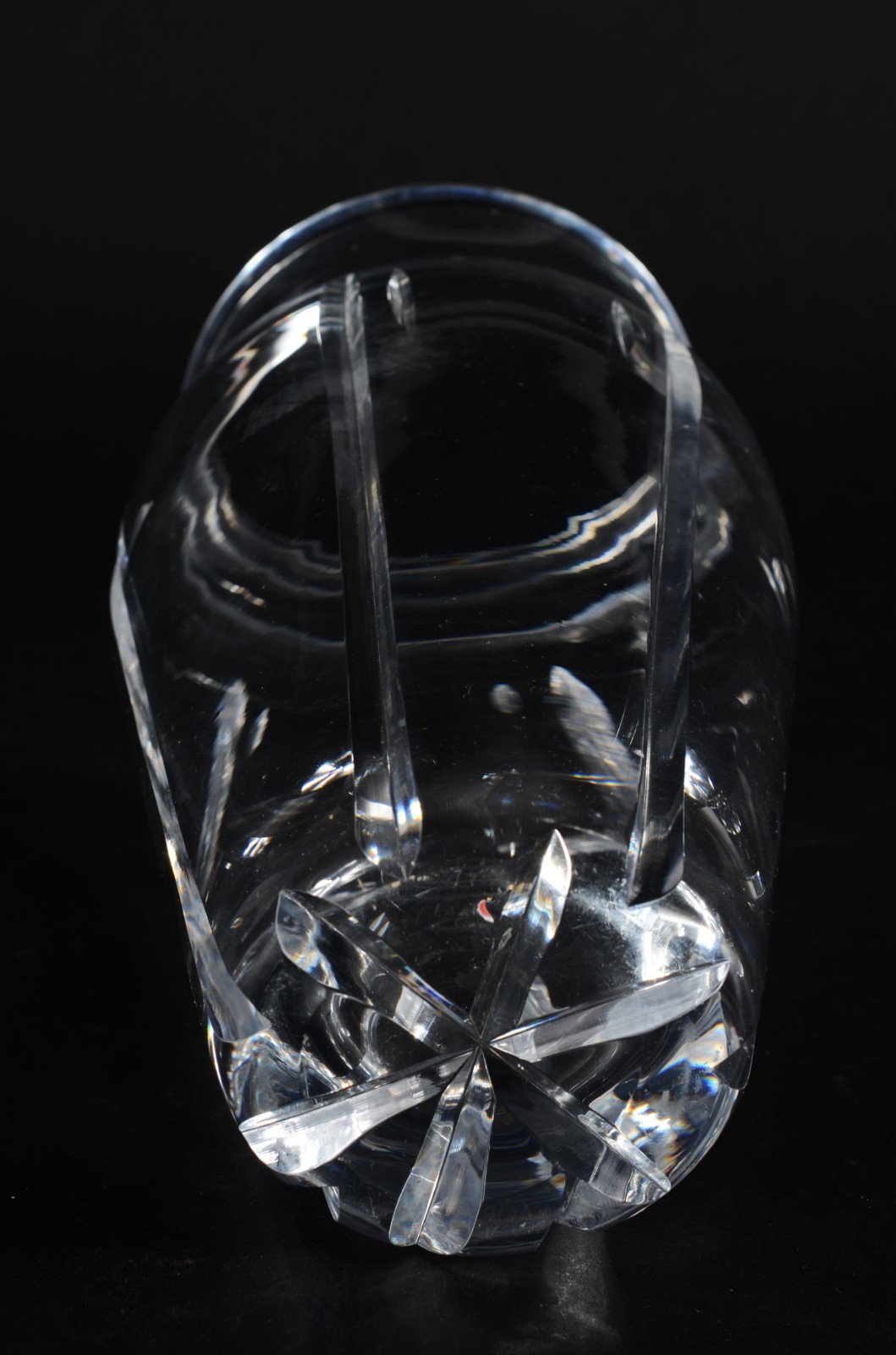 Três peças de cristal europeu lapidado, sendo: jarra para flores e... - foto 3 de 7