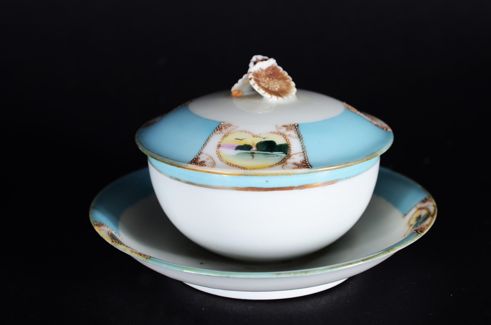 Serviço para café de porcelana oriental, composto de: 2 xícaras de... - foto 5 de 9