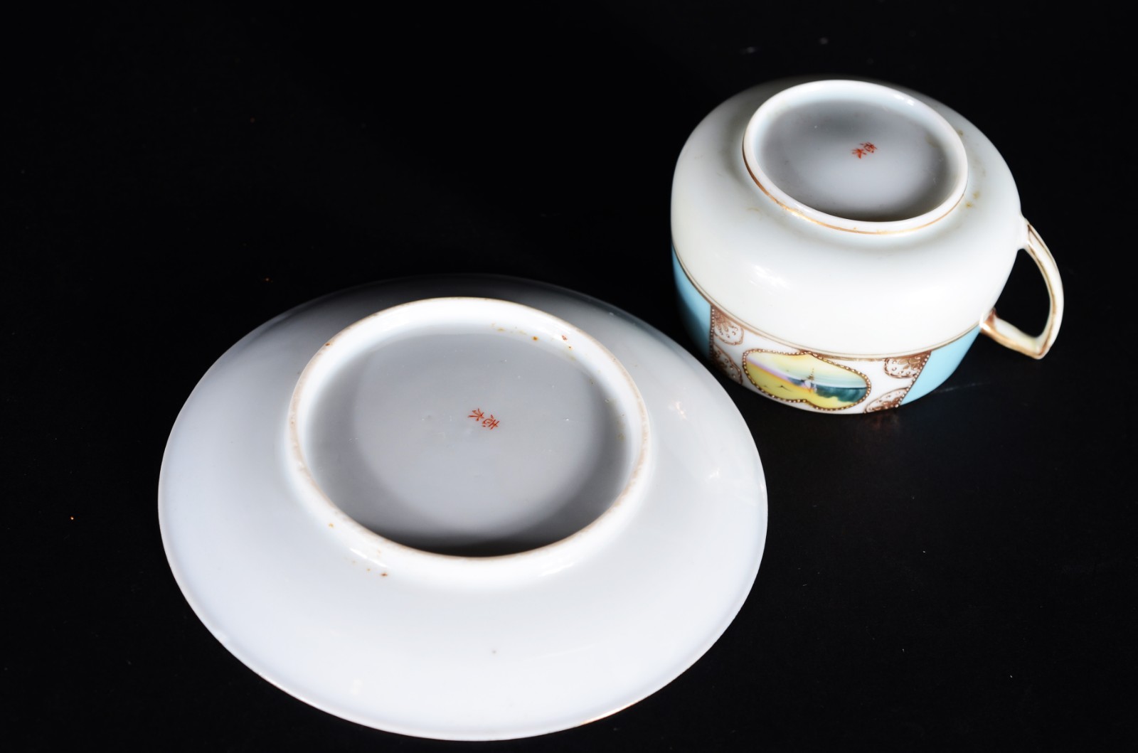 Serviço para café de porcelana oriental, composto de: 2 xícaras de... - foto 8 de 9
