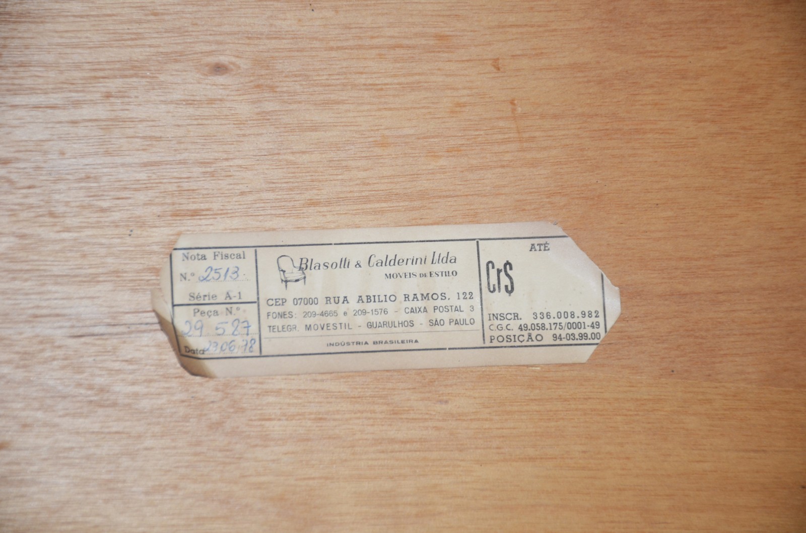 Mesa de jantar de madeira envernizada, duas tabuas extensoras (1,05... - foto 11 de 11