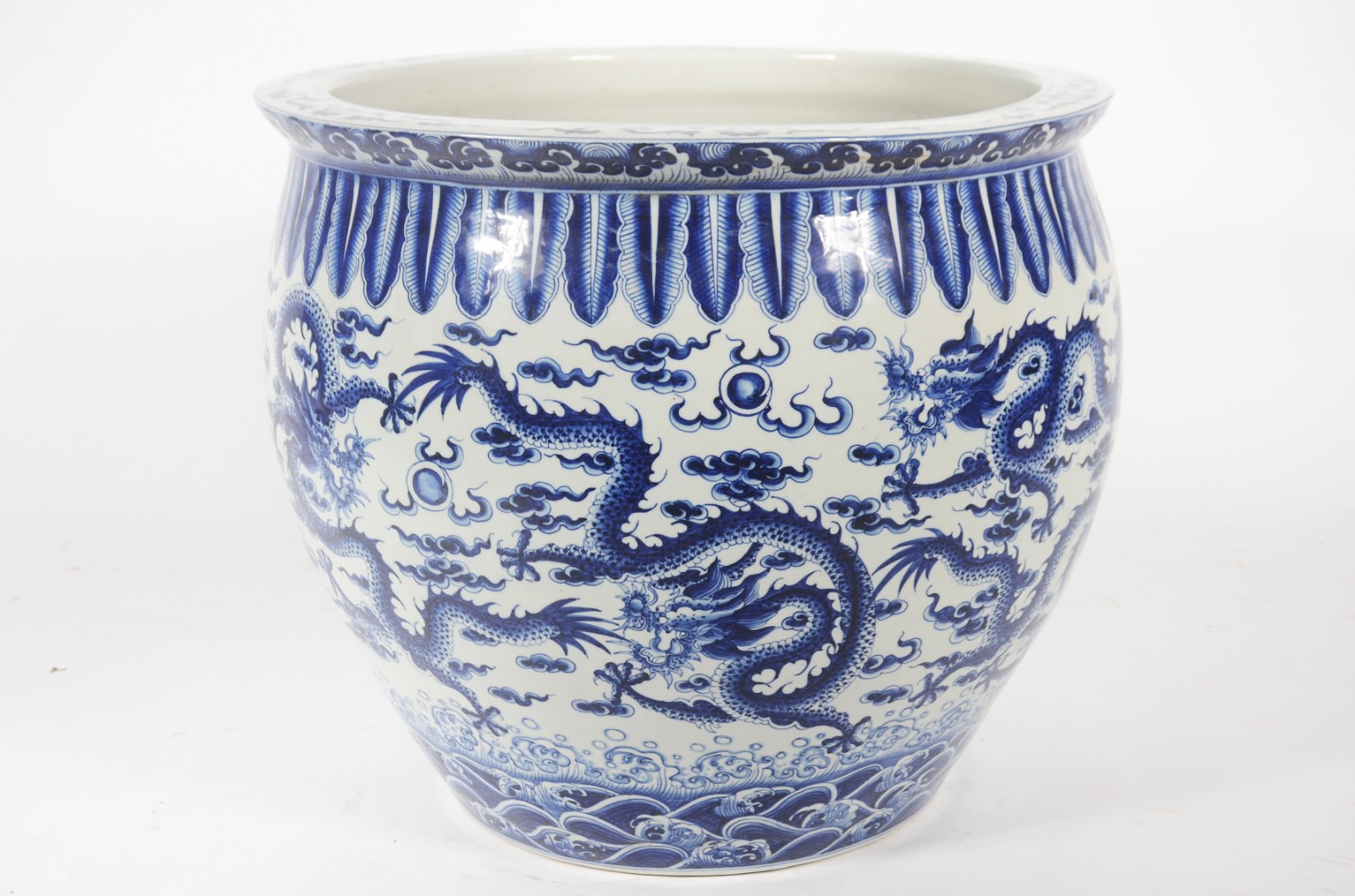 Grande cachepot de porcelana chinesa decorada com figuras de dragão... - foto 1 de 7