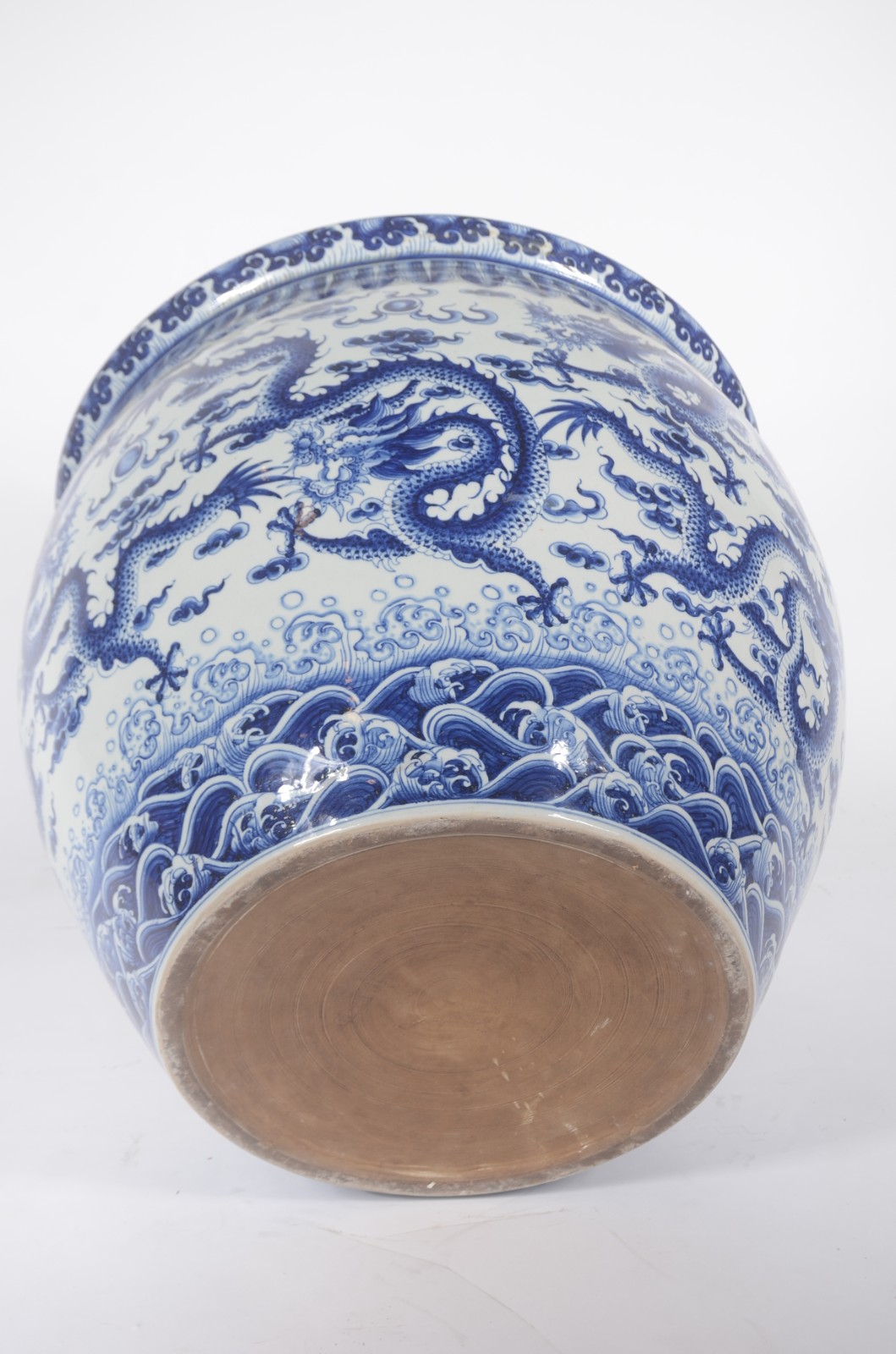 Grande cachepot de porcelana chinesa decorada com figuras de dragão... - foto 7 de 7