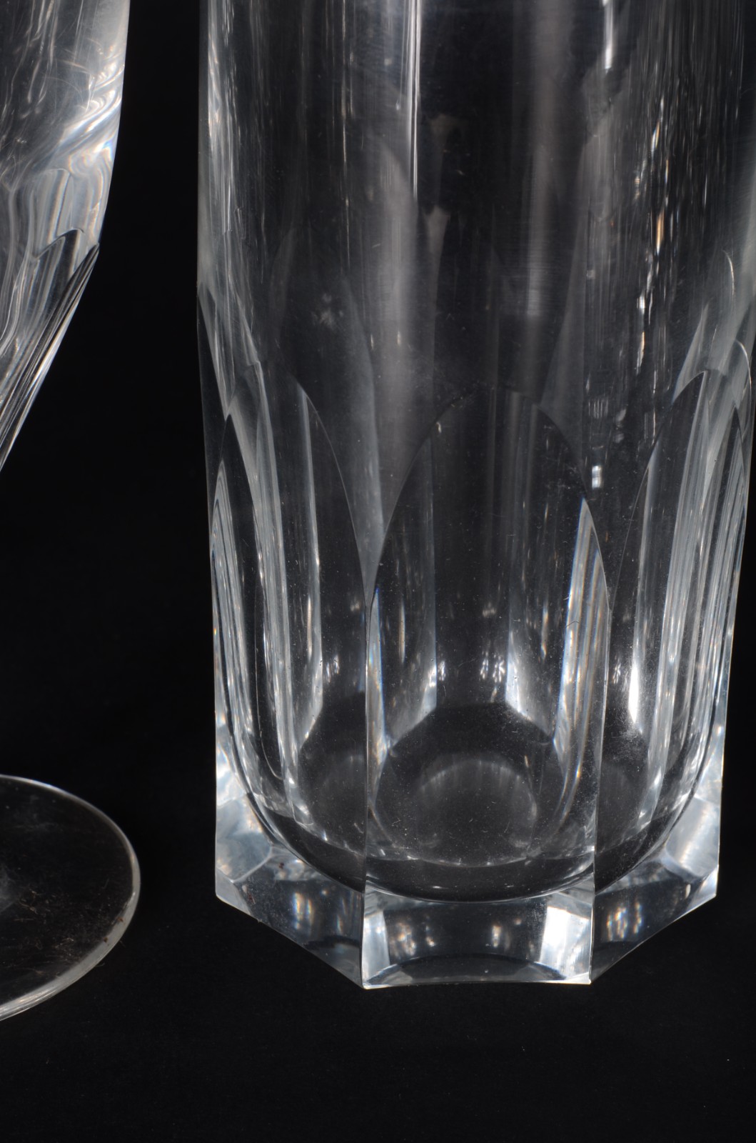 Serviço de cristal facetado, composto de: 10 taças para vinho tinto... - foto 3 de 7