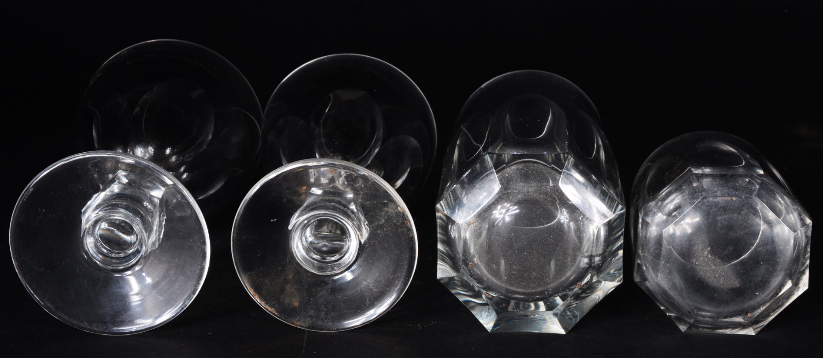 Serviço de cristal facetado, composto de: 10 taças para vinho tinto... - foto 6 de 7