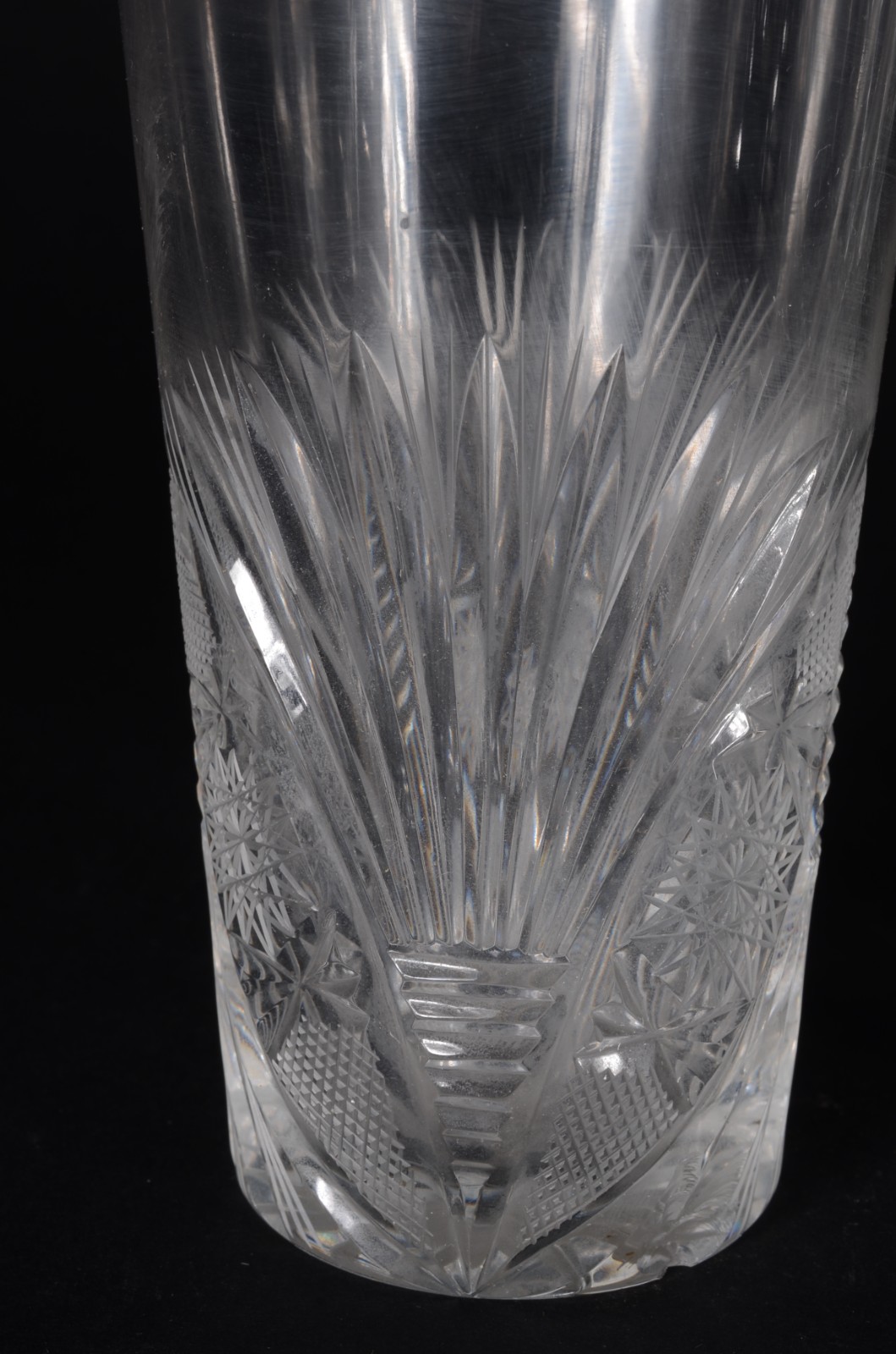 Serviço de cristal lapidado, composto de: 3 copos longos, 7 taças... - foto 4 de 9