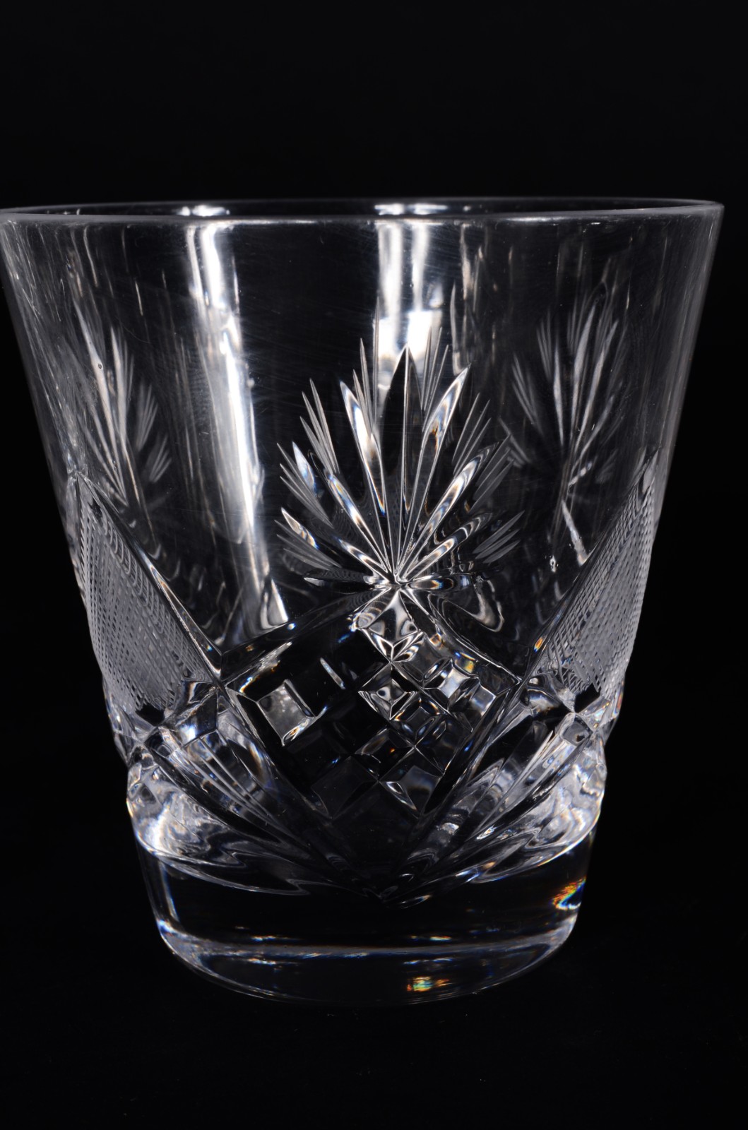 Serviço de cristal lapidado, composto de: 3 copos longos, 7 taças... - foto 5 de 9