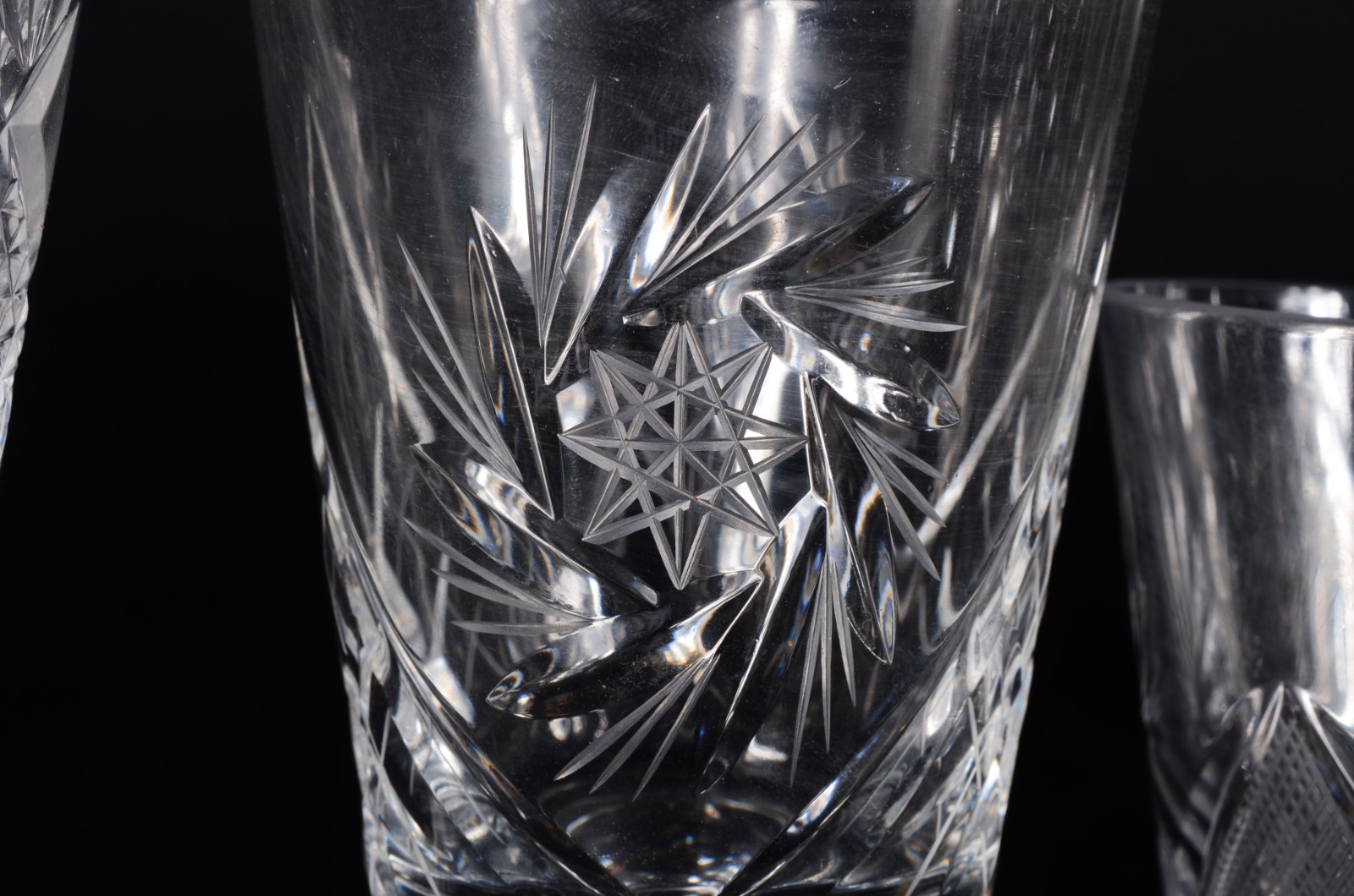 Serviço de cristal lapidado, composto de: 3 copos longos, 7 taças... - foto 6 de 9